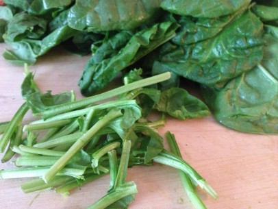 fresh spinach, trimmed