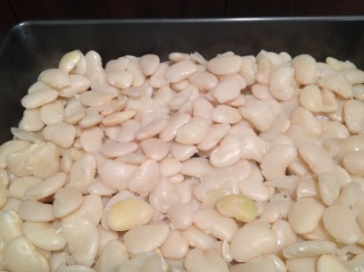 a 9x13 baking pan accommodates 1 pound of dried beans perfectly