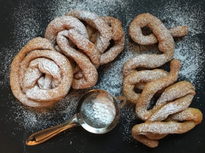 lalagia - traditional donuts of the Peleponnese 